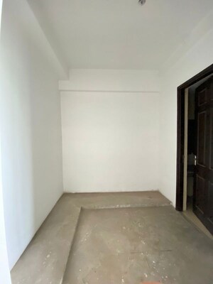 Room in 2 BHK Apartment at Ajnara Gen X, Dundahera – for Sale