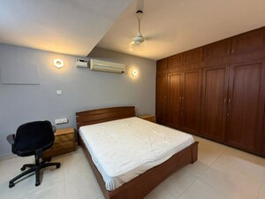 Bedroom in 4 BHK Apartment at Mg Road – for Rent