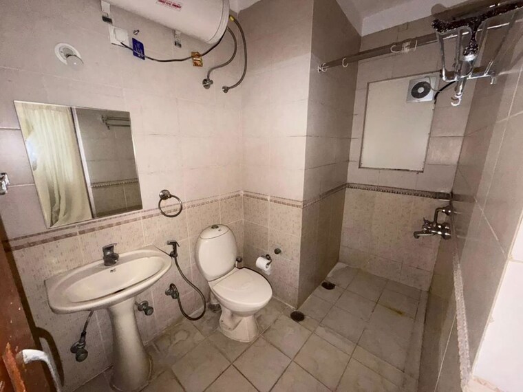 Bathroom, mg road 4 Bedroom 2800 Sq.Ft. Apartment In Mg Road Bangalore 10677155