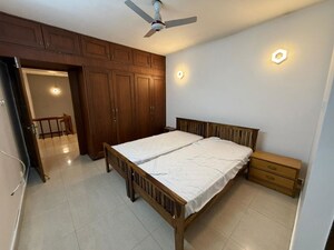 Bedroom in 4 BHK Apartment at Mg Road – for Rent