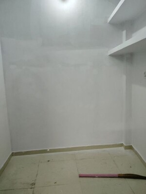 Room in 3 BHK Independent House at Orchid Bhusan, Aliganj – for Rent