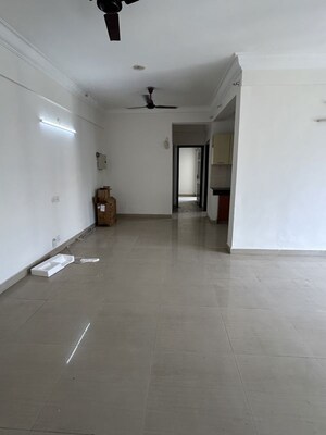 Room in 3 BHK Apartment at Paramount Floraville, Sector 137 – for Rent