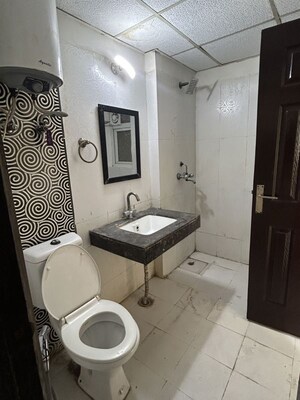 Furnished Amenities in 3 BHK Apartment at Paramount Floraville, Sector 137 – for Rent
