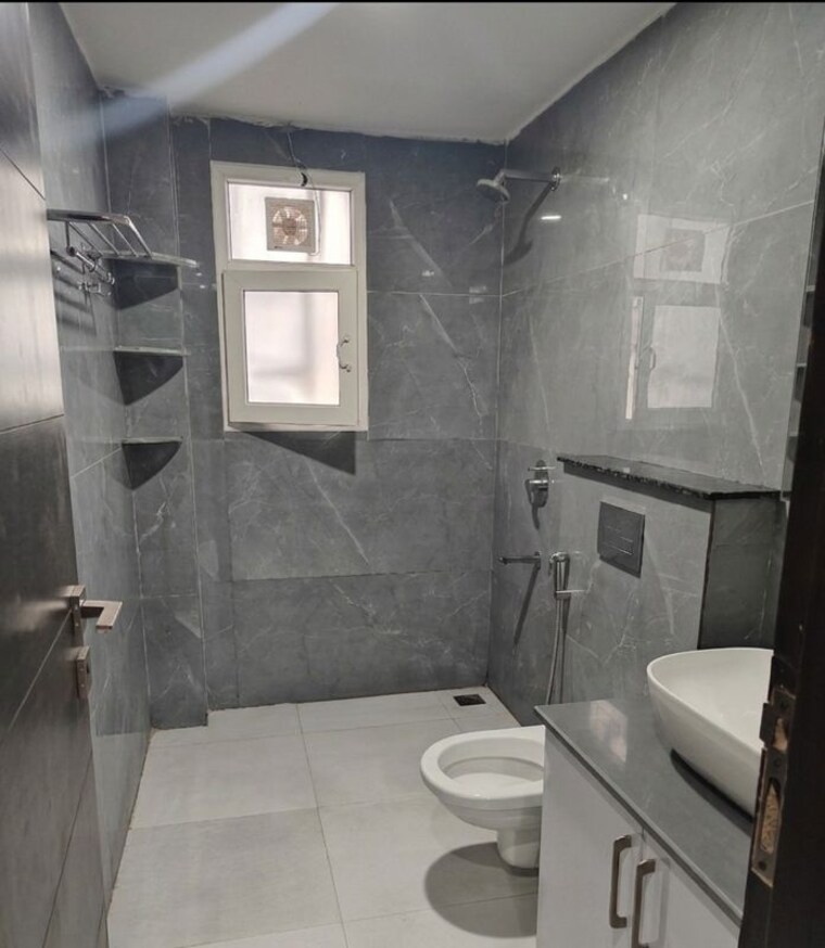 Bathroom, aman vihar 3 Bedroom 1800 Sq.Ft. Builder Floor In Aman Vihar Dehradun 10677196