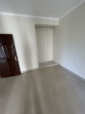 Furnished Amenities in 3.5 BHK Apartment at Paramount Floraville, Sector 137 – for Rent