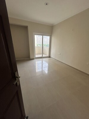 Room in 3.5 BHK Apartment at Paramount Floraville, Sector 137 – for Rent