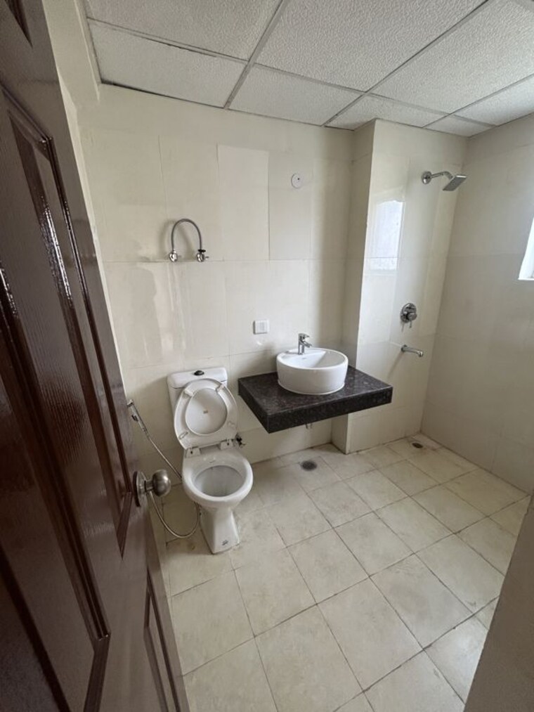 Bathroom, paramount-floraville 3.5 Bedroom 1685 Sq.Ft. Apartment In Sector 137 Noida 10677202