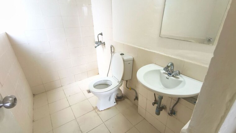 Bathroom, dlf-new-town-heights-ii 3 Bedroom 1930 Sq.Ft. Apartment In Sector 86 Gurgaon 10677182