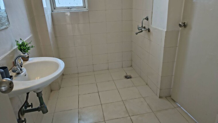 Bathroom, dlf-new-town-heights-ii 3 Bedroom 1930 Sq.Ft. Apartment In Sector 86 Gurgaon 10677182
