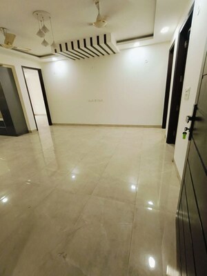 Room in 3 BHK Builder Floor at Raj One Good Earth, Sector 71 – for Sale