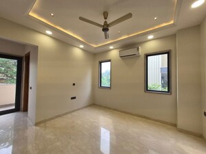 Room in 3 BHK Builder Floor at Raj One Good Earth, Sector 71 – for Sale