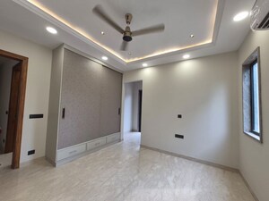 Room in 3 BHK Builder Floor at Raj One Good Earth, Sector 71 – for Sale