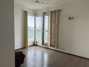Room in 3 BHK Builder Floor at Sector 21 – for Rent