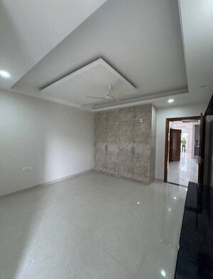Room in 3 BHK Apartment at Palm Residency Chhatarpur, Chattarpur – for Rent