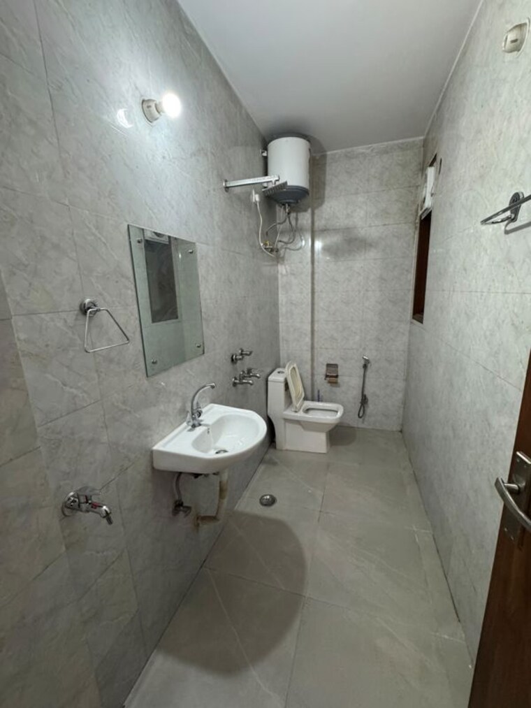 Bathroom, palm-residency-chhatarpur 1 Bedroom 500 Sq.Ft. Apartment In Chattarpur Delhi 10677246