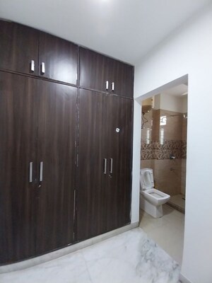 Furnished Amenities in 4 BHK Builder Floor at South City 1 – for Rent