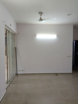 Room in 2.5 BHK Apartment at Mahagun My Woods, Sector 16c Greater Noida – for Rent