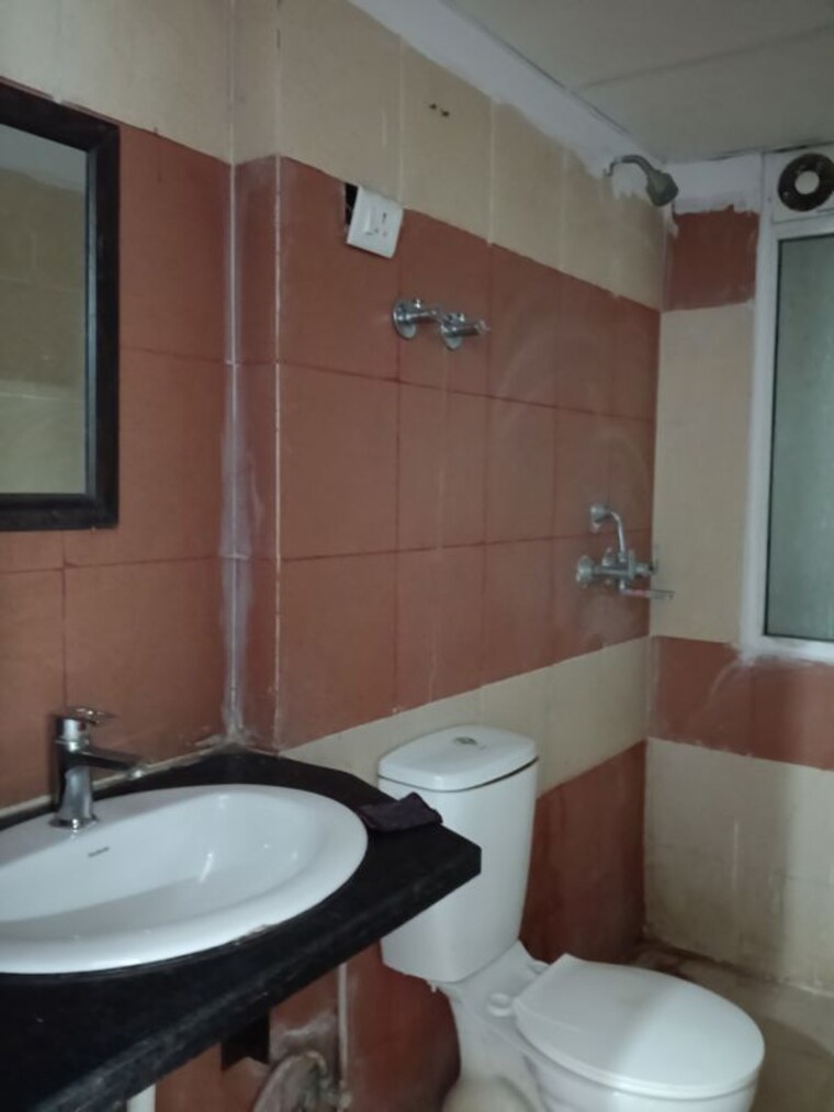 Bathroom, mahagun-my-woods 2.5 Bedroom 1190 Sq.Ft. Apartment In Sector 16c Greater Noida Greater Noida 10677240