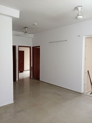 Room in 2.5 BHK Apartment at Mahagun My Woods, Sector 16c Greater Noida – for Rent