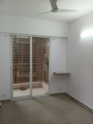 Room in 2.5 BHK Apartment at Mahagun My Woods, Sector 16c Greater Noida – for Rent
