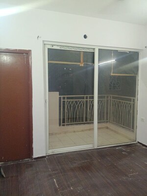 Room in 2.5 BHK Apartment at Mahagun My Woods, Sector 16c Greater Noida – for Rent