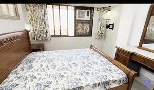 Room in 3 BHK Apartment at Royal Classic Co Op Society, Andheri West – for Rent