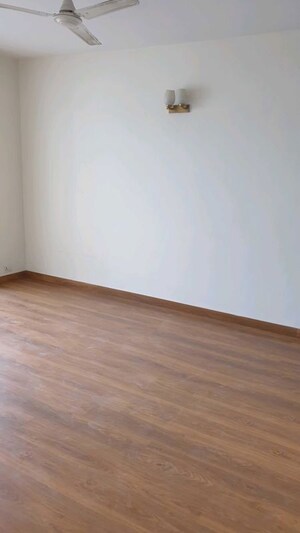 Room in 4 BHK Builder Floor at Sector 22 – for Rent