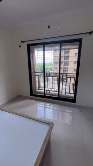 Room in 1 BHK Apartment at Unnati Woods CHS, Kasarvadavali – for Rent