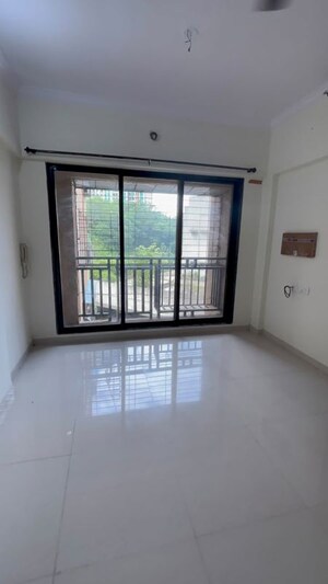 Room in 1 BHK Apartment at Unnati Woods CHS, Kasarvadavali – for Rent