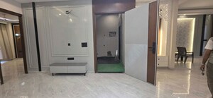 Room in 3 BHK Builder Floor at Sector 21 – for Rent