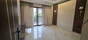 Room in 3 BHK Builder Floor at Sector 21 – for Rent