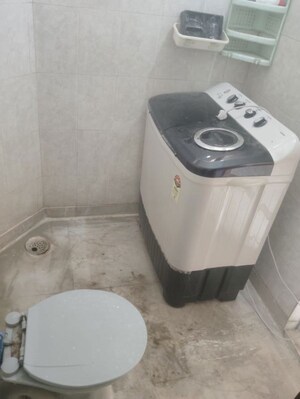 Bathroom in 1 BHK Builder Floor at Gracious Tower, Sector 56 – for Rent