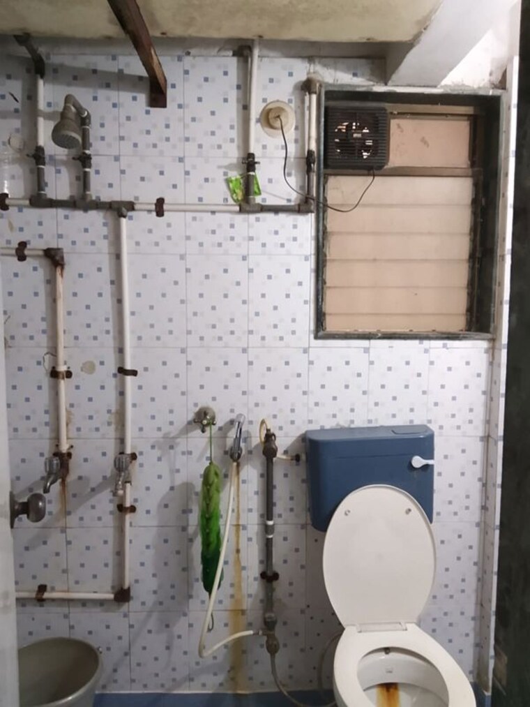 Bathroom, goregaon west 1 Bedroom 430 Sq.Ft. Apartment In Goregaon West Mumbai 10677300