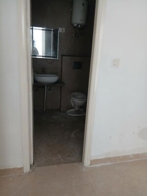 Room in 3.5 BHK Apartment at Roseate Homes, Ghazipur – for Sale