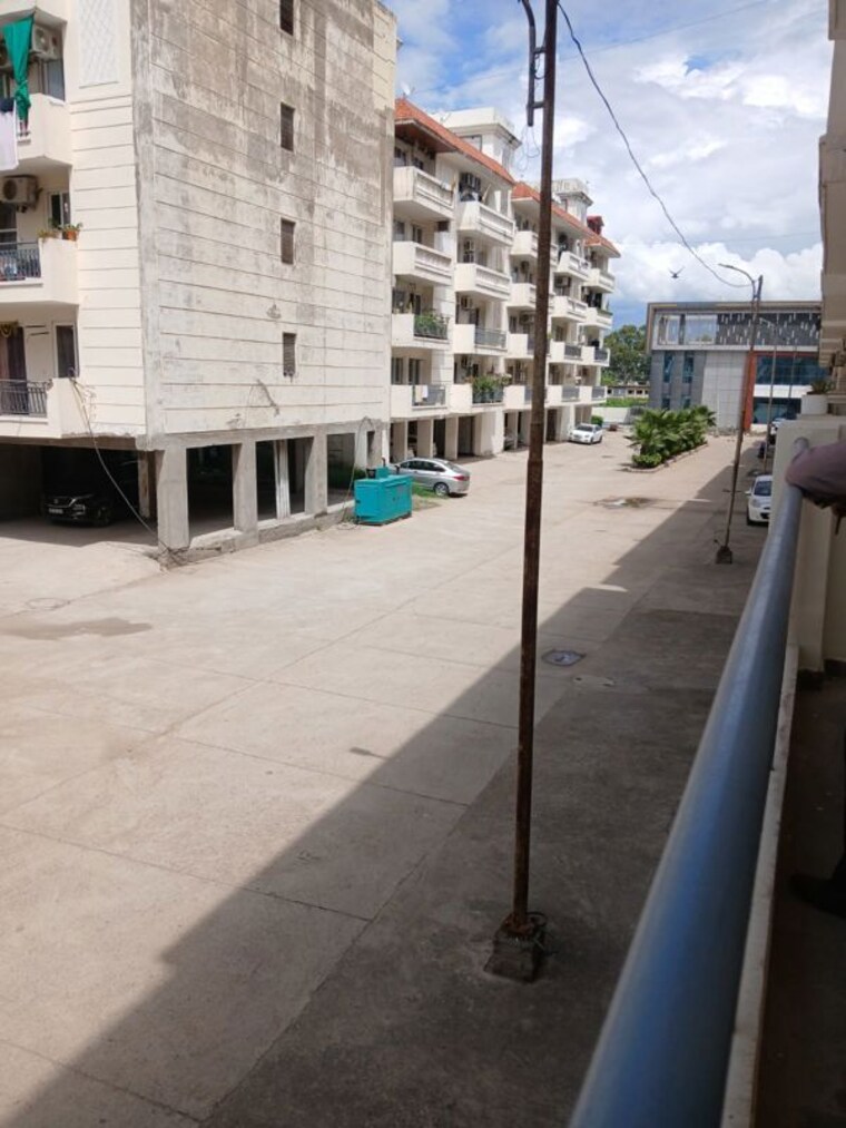 Balcony, roseate-homes 3.5 Bedroom 1900 Sq.Ft. Apartment In Ghazipur Zirakpur 10677312