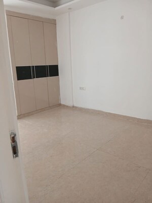 Room in 3.5 BHK Apartment at Roseate Homes, Ghazipur – for Sale