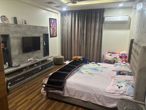 Bedroom in 4 BHK Builder Floor at Sector 23 – for Rent