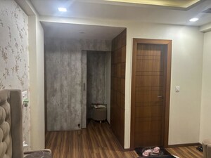 Room in 4 BHK Builder Floor at Sector 23 – for Rent