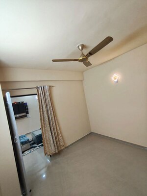 Room in 3 BHK Apartment at Conscient Habitat 102, Sector 102 – for Rent