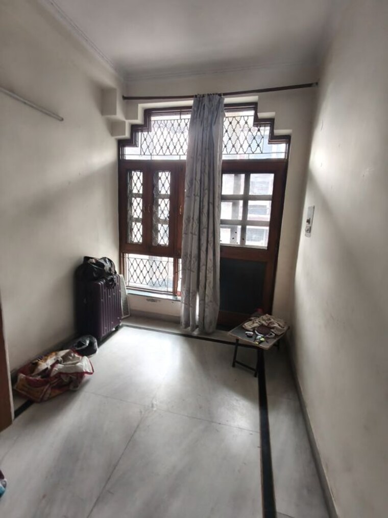 Room, sector 19 3 Bedroom 1500 Sq.Ft. Independent House In Sector 19 Noida 10677371