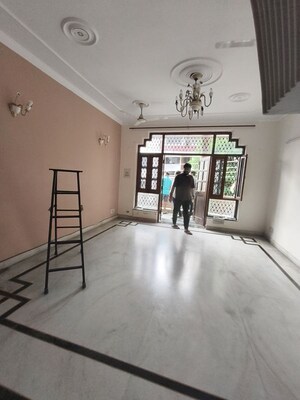 Room in 3 BHK Independent House at Sector 19 – for Rent