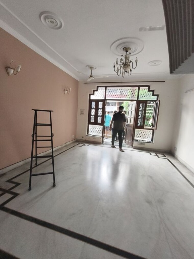 Room, sector 19 3 Bedroom 1500 Sq.Ft. Independent House In Sector 19 Noida 10677371