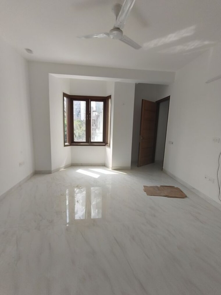 Room, sector 46 3 Bedroom 300 Sq.Mt. Independent House In Sector 46 Noida 10677384