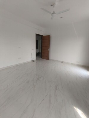 Room in 3 BHK Independent House at Sector 46 – for Rent