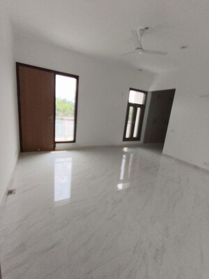 Room in 3 BHK Independent House at Sector 46 – for Rent