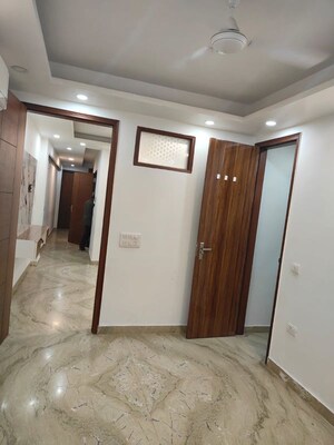 Room in 2 BHK Builder Floor at Sant Nagar – for Rent