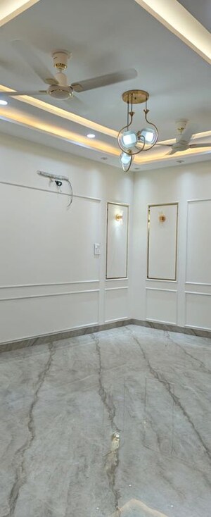 Room in 4 BHK Apartment at Sector 11 Dwarka – for Sale