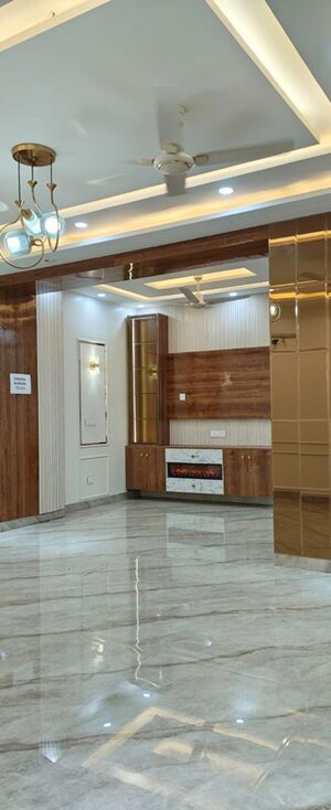 Room in 4 BHK Apartment at Sector 11 Dwarka – for Sale