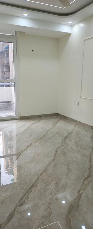 Room in 4 BHK Apartment at Sector 11 Dwarka – for Sale