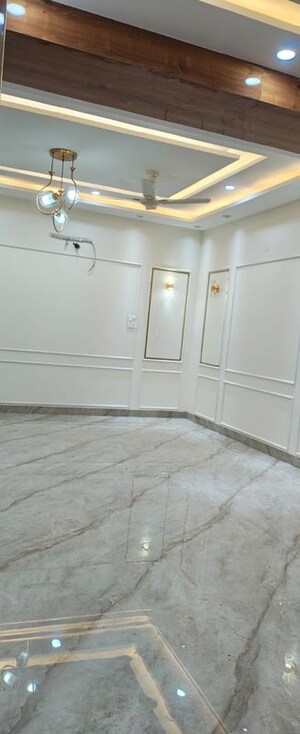 Room in 4 BHK Apartment at Sector 11 Dwarka – for Sale